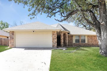 703 TIMBEROAKS DR AZLE, TX 76020